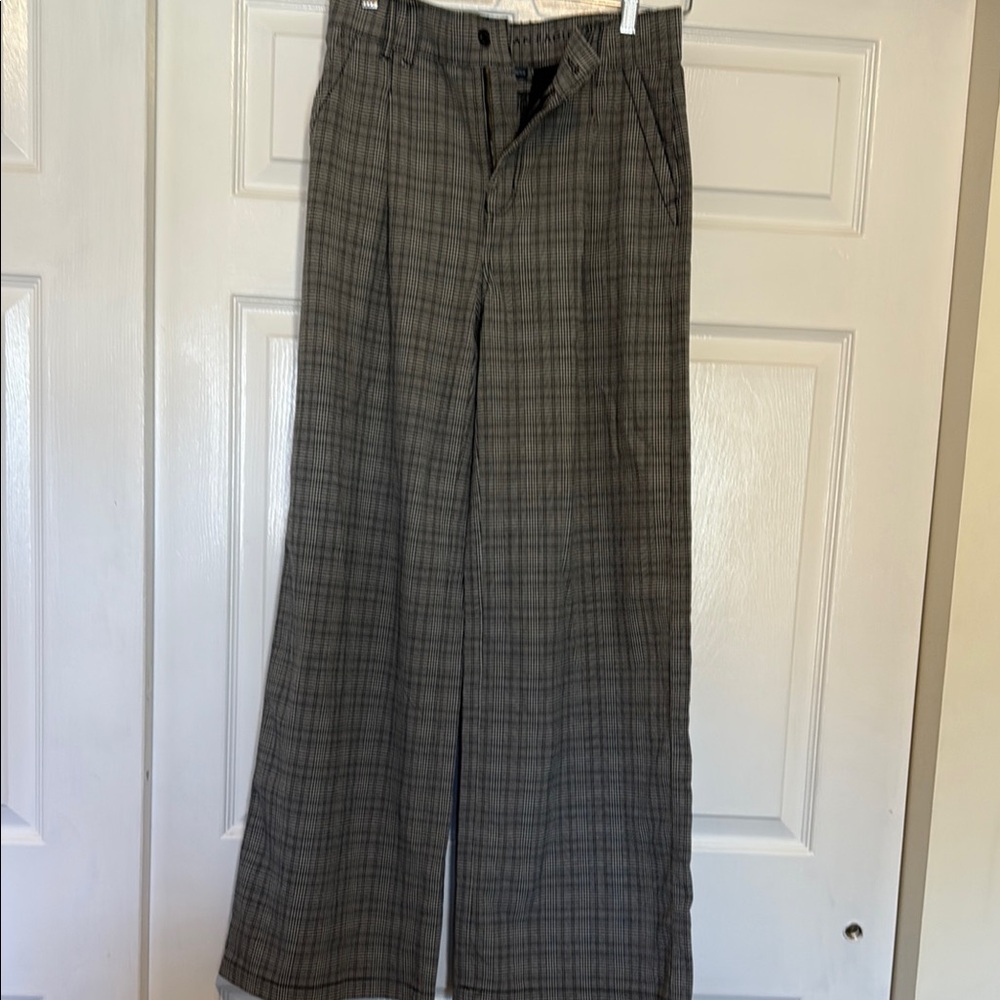 Woman’s  Gray Plaid Pants